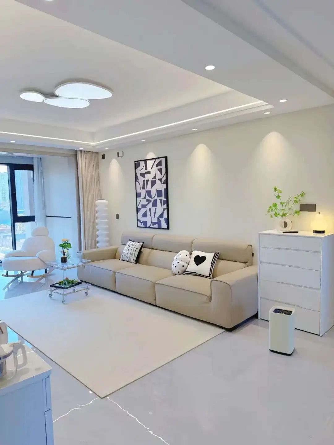 靠软装搭配出简约风小家。