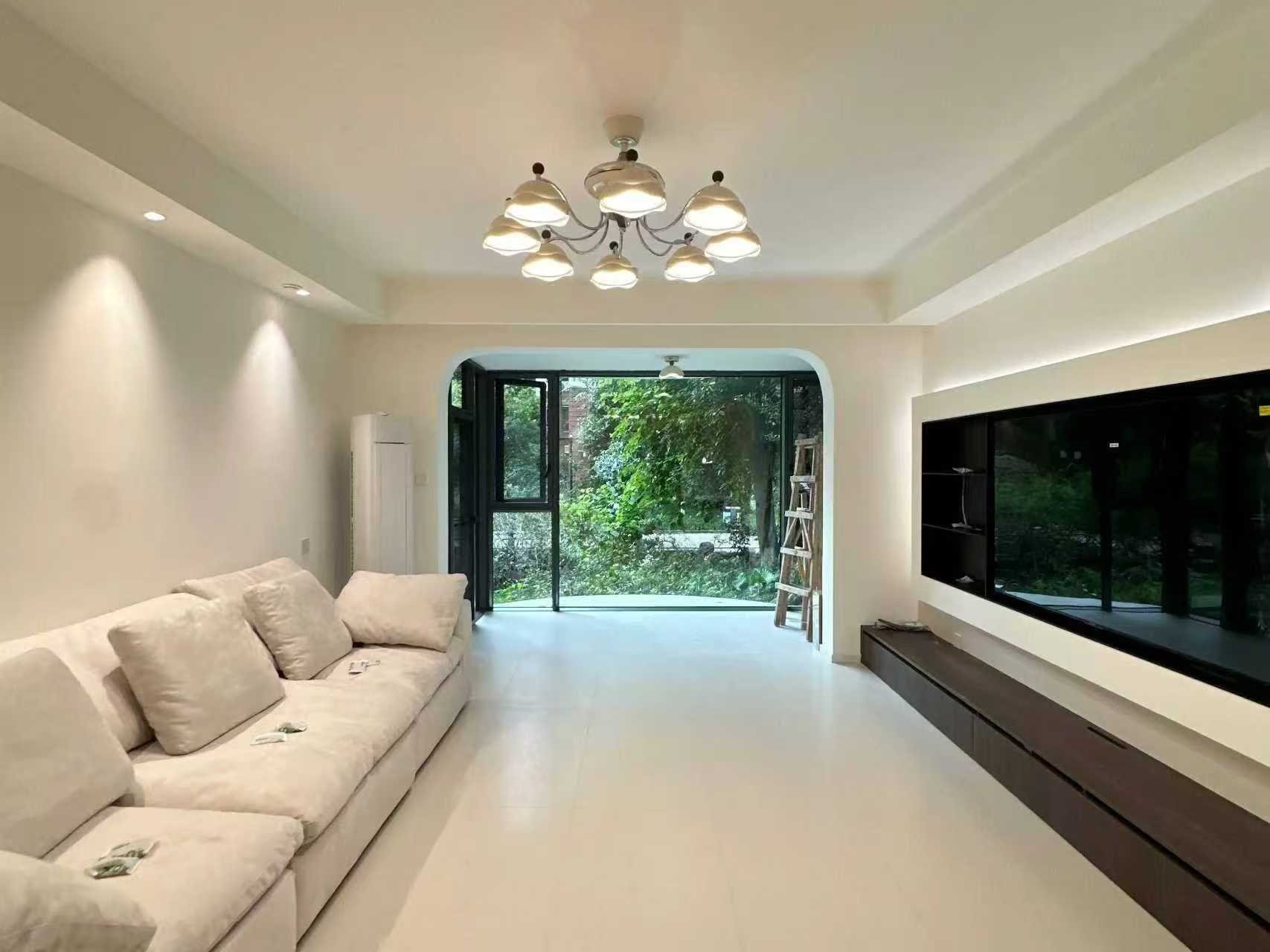 16 万装出梦中情屋，窗外树景直接封神！